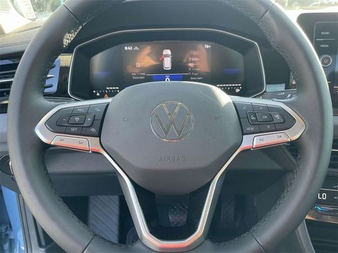 Used 2025 Volkswagen Jetta SE FWD image 21