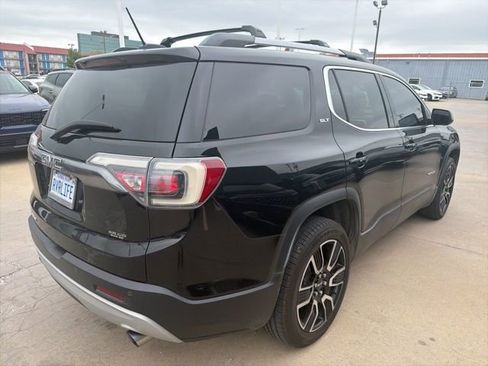 Used 2019 GMC Acadia SLT w/ LPO, Black Accent Package FWD image 3