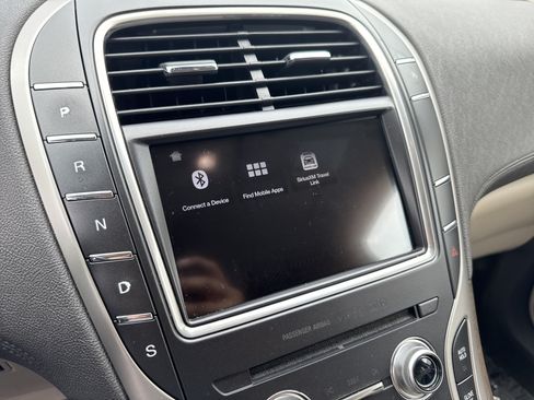Used 2019 Lincoln Nautilus Select w/ Cargo Utility Package FWD image 25