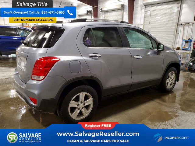 Used 2020 Chevrolet Trax LT w/ LT Convenience Package AWD/4WD image 4