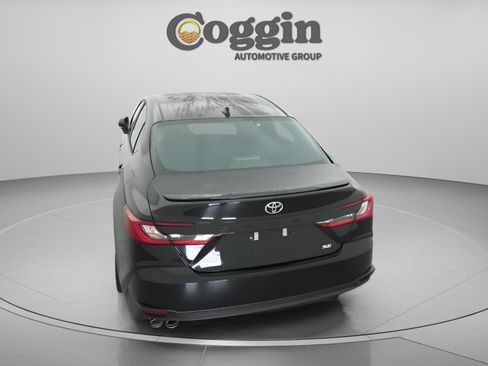 Used 2025 Toyota Camry SE image 6