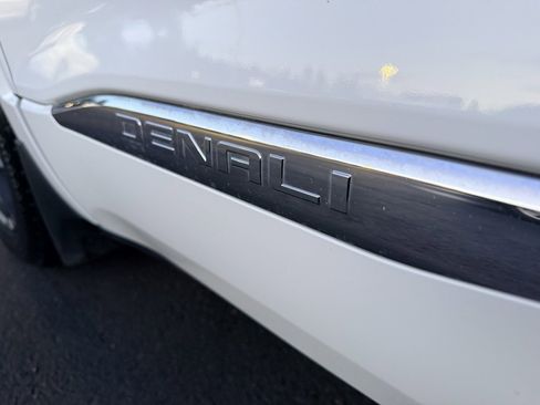 Used 2019 GMC Acadia Denali image 11