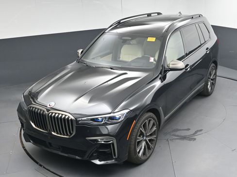Used 2022 BMW X7 M50i image 32