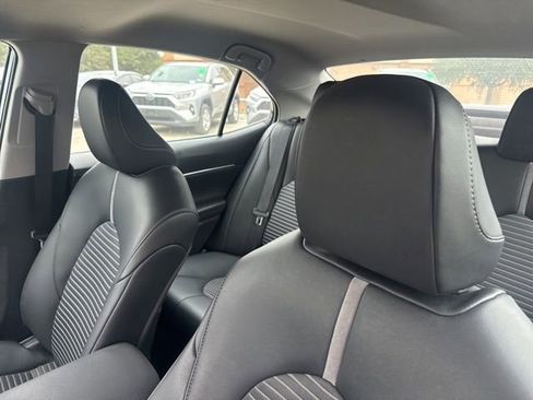 Used 2024 Toyota Camry SE image 9