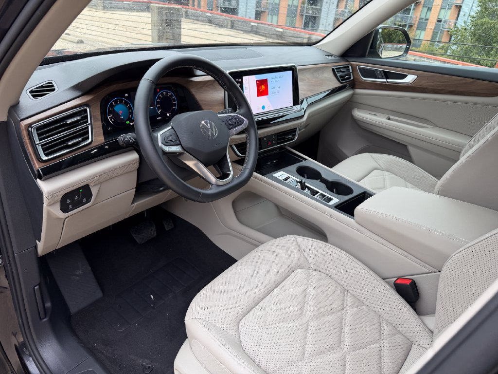Used 2025 Volkswagen Atlas SE FWD image 12