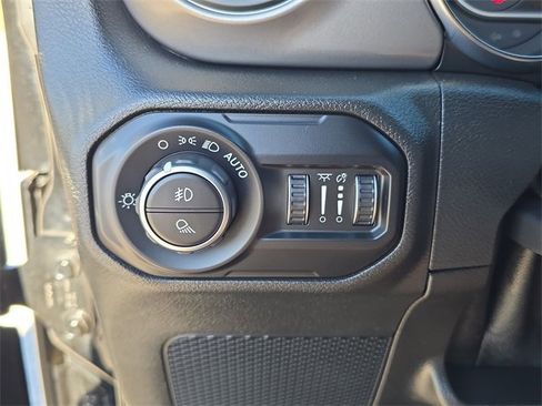 Used 2021 Jeep Gladiator Willys image 21