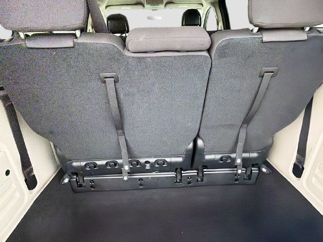 Used 2017 Dodge Grand Caravan SE FWD image 28