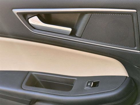 Used 2022 Ford Edge SEL w/ Convenience Package image 18