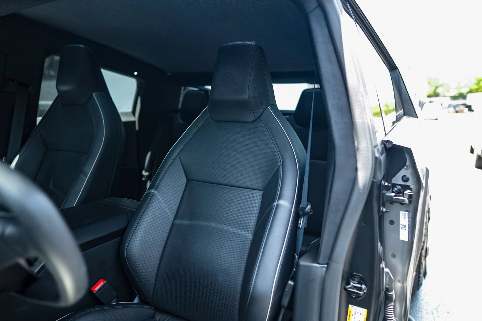 Used 2024 Tesla Cybertruck AWD Crew Cab image 34