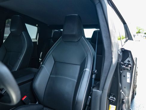 Used 2024 Tesla Cybertruck AWD Crew Cab image 34