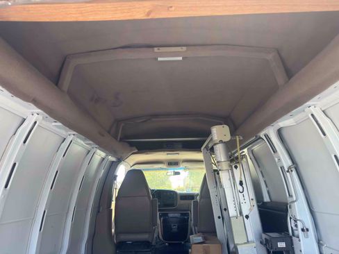 Used 2001 Chevrolet Express 3500 w/ Convenience Pkg 1 RWD image 28