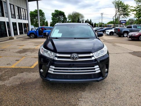 Used 2018 Toyota Highlander XLE AWD/4WD image 2