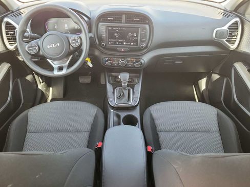 Used 2025 Kia Soul LX w/ LX Technology Package FWD image 13