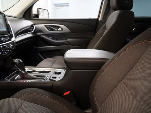Used 2019 Chevrolet Traverse LT image 8