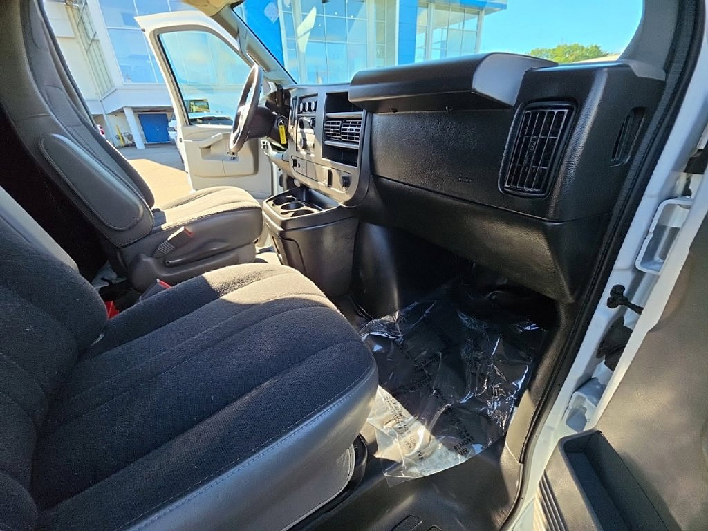 Used 2025 GMC Savana 2500 w/ Driver Convenience Package RWD image 20