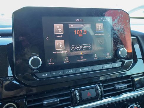 Used 2022 Nissan Pathfinder SV image 5