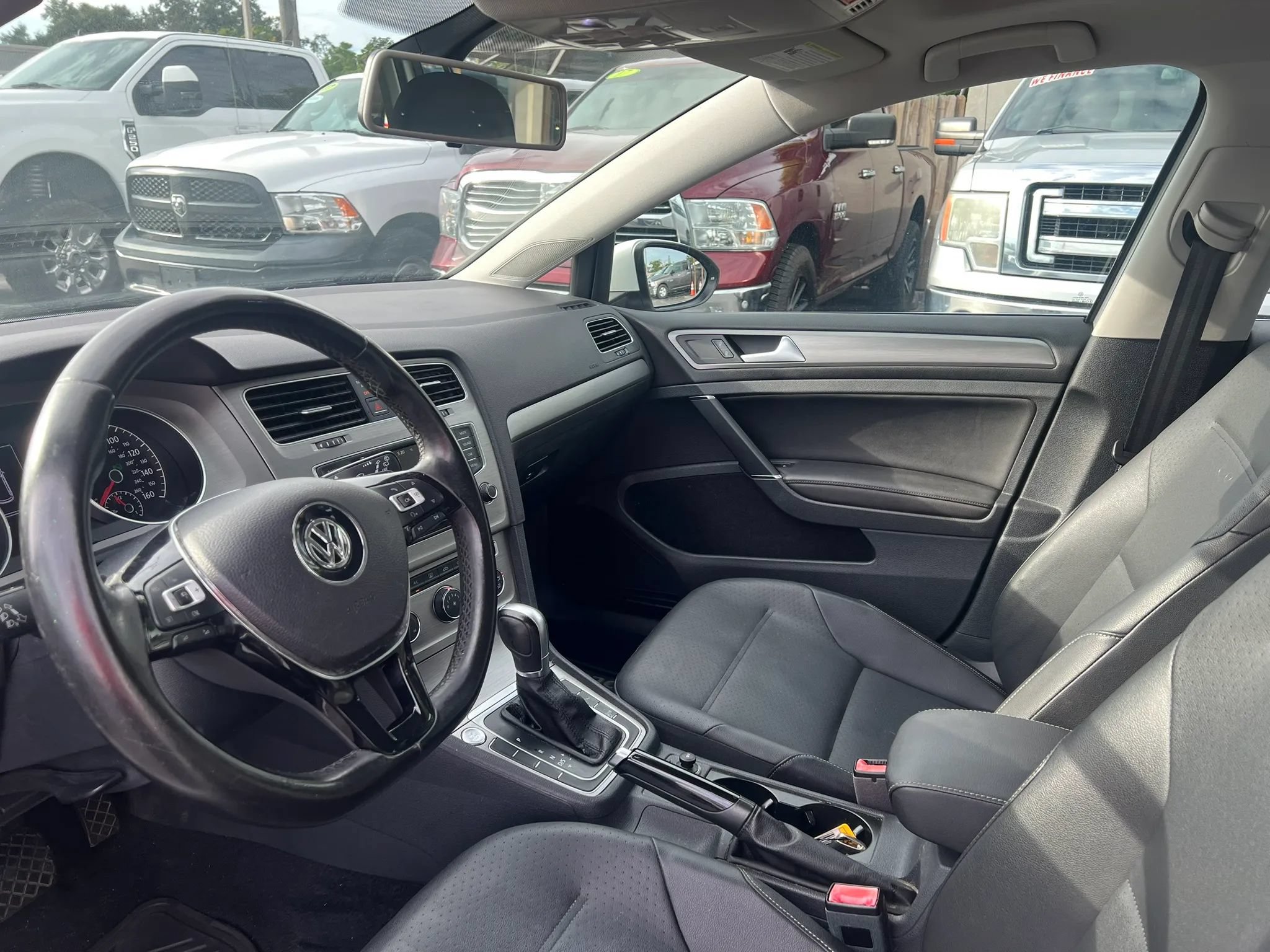 Used 2016 Volkswagen Golf Limited Edition FWD image 9