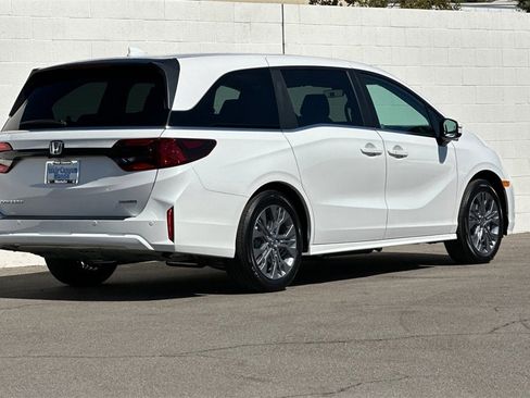 New 2026 Honda Odyssey Touring image 4
