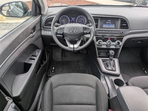 Used 2019 Hyundai Elantra SE w/ Cargo Package image 18