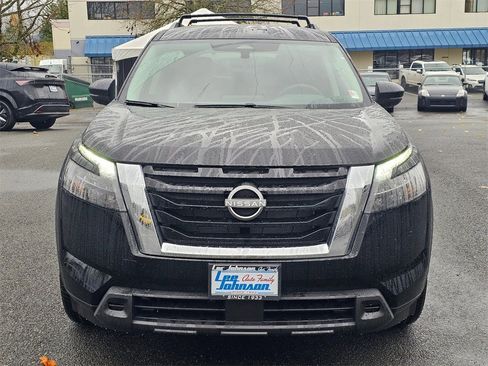 New 2025 Nissan Pathfinder SV image 2