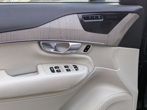 Used 2023 Volvo XC90 T8 Ultimate image 13