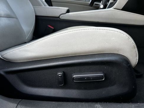 Used 2018 Honda Accord Touring image 31
