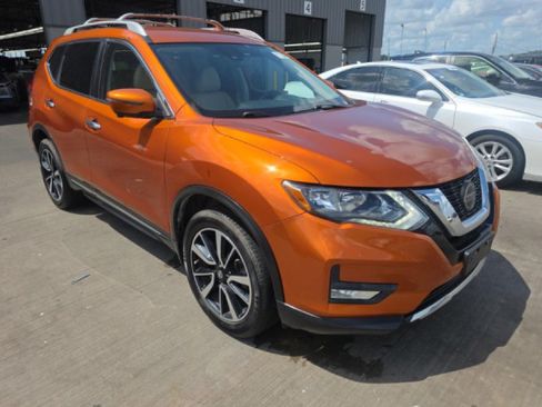 Used 2019 Nissan Rogue SL AWD/4WD image 2