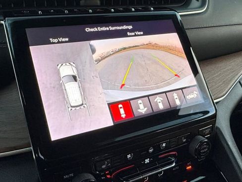 Used 2022 Jeep Grand Cherokee L Summit w/ Advanced Protech Group IV image 9