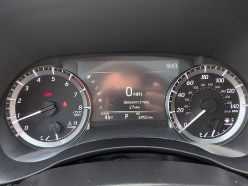 Used 2024 Toyota Highlander LE image 17