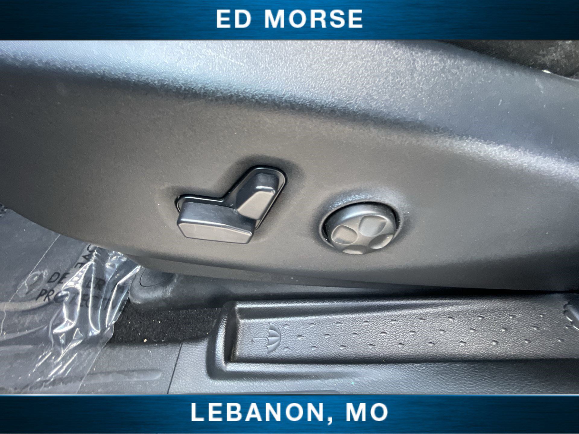 Used 2025 Chrysler Pacifica Select FWD image 32