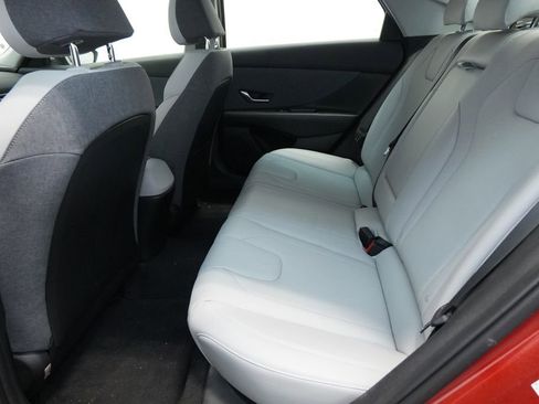 Used 2023 Hyundai Elantra Limited image 22