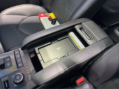 Used 2022 Toyota Highlander Platinum image 24