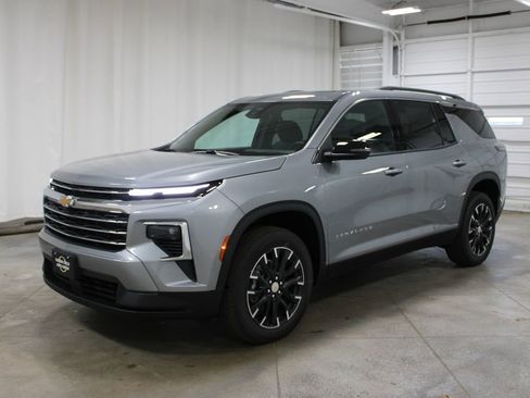 New 2026 Chevrolet Traverse LT w/ Sun and Wheel Package FWD image 4