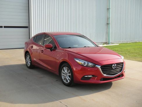 Used 2017 MAZDA MAZDA3 Sport w/ Preferred Equipment Package FWD image 4