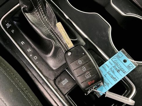 Used 2016 Kia Sorento L FWD image 12