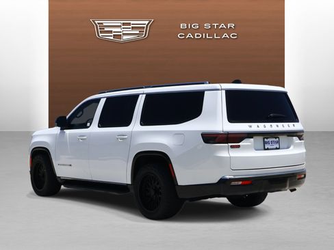 Used 2024 Jeep Wagoneer L 4WD w/ Premium Group I image 3