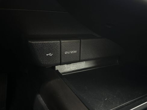 Used 2021 Toyota Camry SE image 25