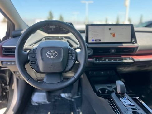 Used 2025 Toyota Prius Plug-In Hybrid FWD image 11