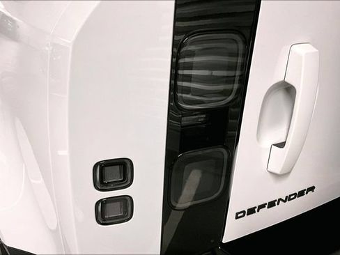 Certified 2026 Land Rover Defender 110 X-Dynamic SE AWD/4WD image 29