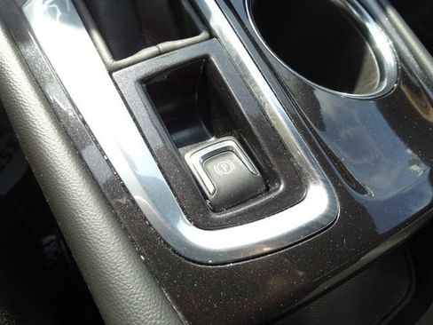 Used 2024 Chevrolet Equinox Premier FWD image 21