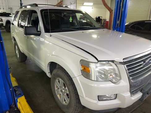 Used 2010 Ford Explorer XLT AWD/4WD image 4