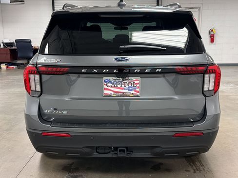 Used 2025 Ford Explorer Active image 9