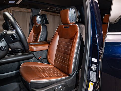 Used 2024 GMC Yukon Denali Ultimate AWD/4WD image 13