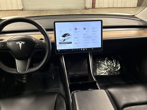 Used 2020 Tesla Model 3 Standard Range Plus image 16
