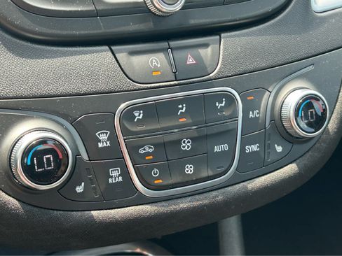 Used 2025 Chevrolet Malibu LT FWD image 30