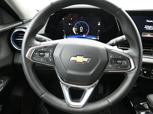 Certified 2025 Chevrolet Trax LT w/ LT Convenience Package image 14