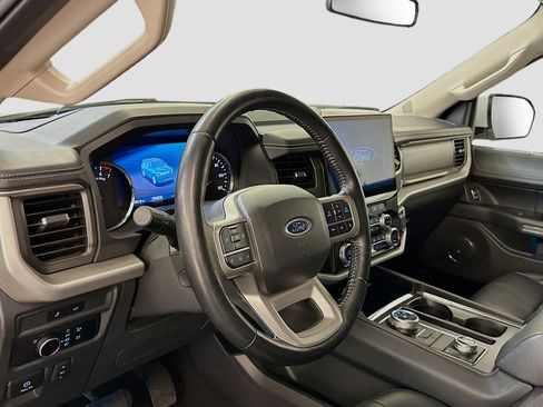 Used 2024 Ford Expedition XLT image 18
