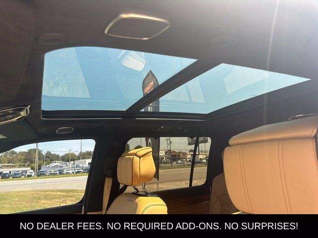 Used 2023 Jeep Grand Wagoneer Series III AWD/4WD image 30