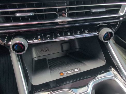 New 2026 Chevrolet Traverse High Country w/ LPO, Floor Liner Package FWD image 27