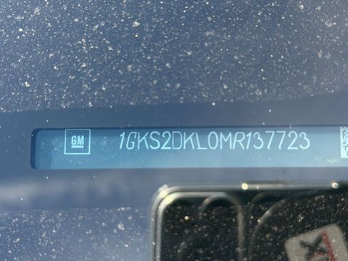 Used 2021 GMC Yukon Denali w/ Denali Premium Package image 3